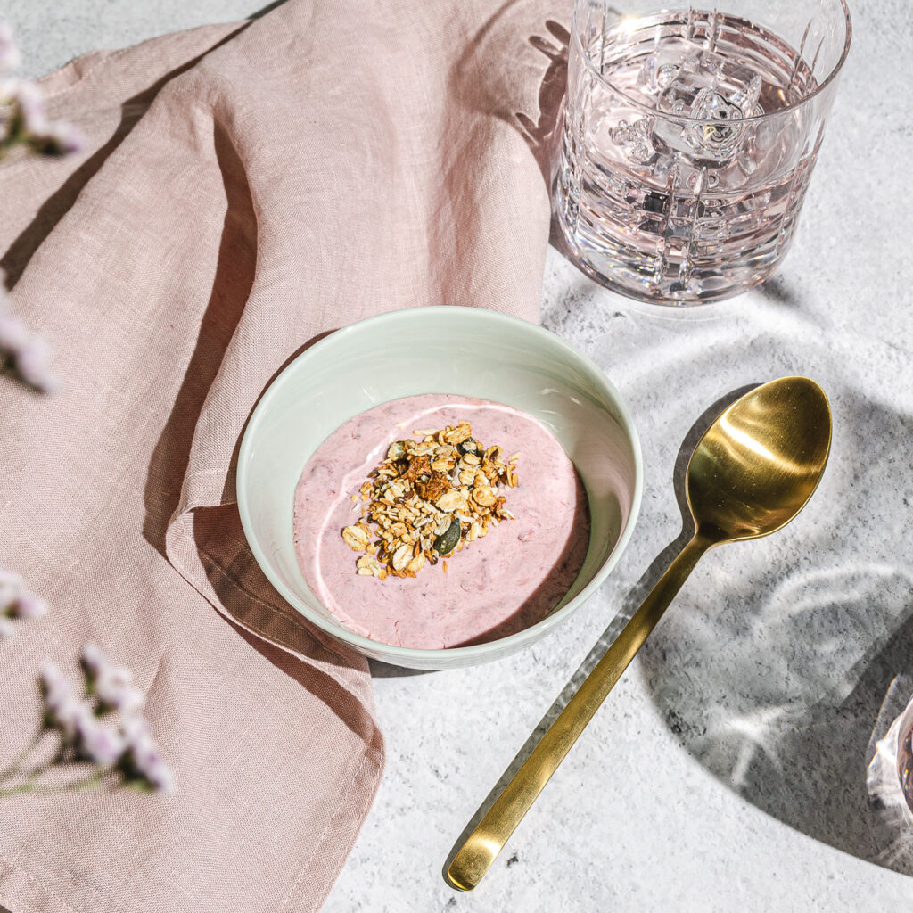 Jordgubbsyoghurt med frögranola