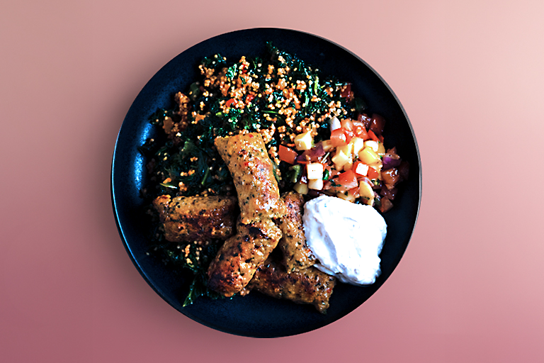 SL_Cevapcici-på-kyckling-med-harissayoughurt,-mangosalsa-och-svensk-tabouleh_2